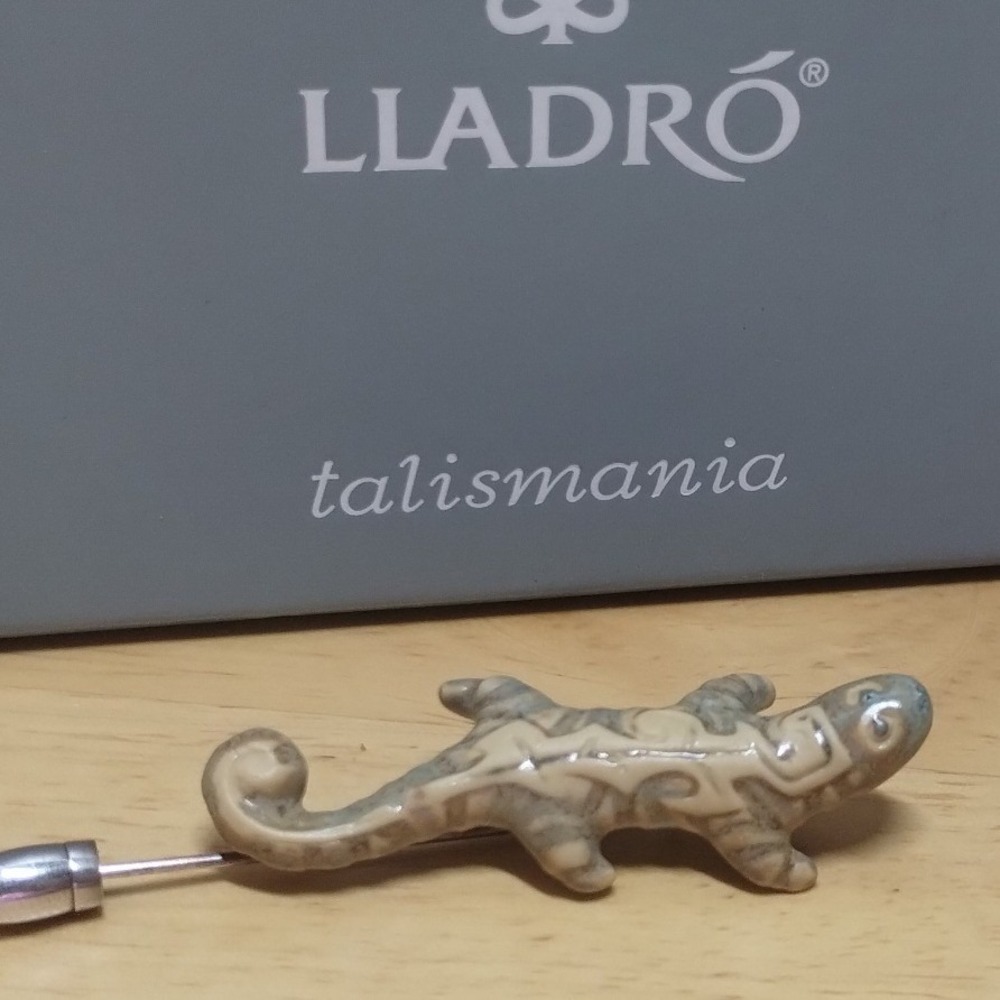 Lladro Talismania Gecko Lizard Porcelain Lapel Stick Pin Beige Grey With Box